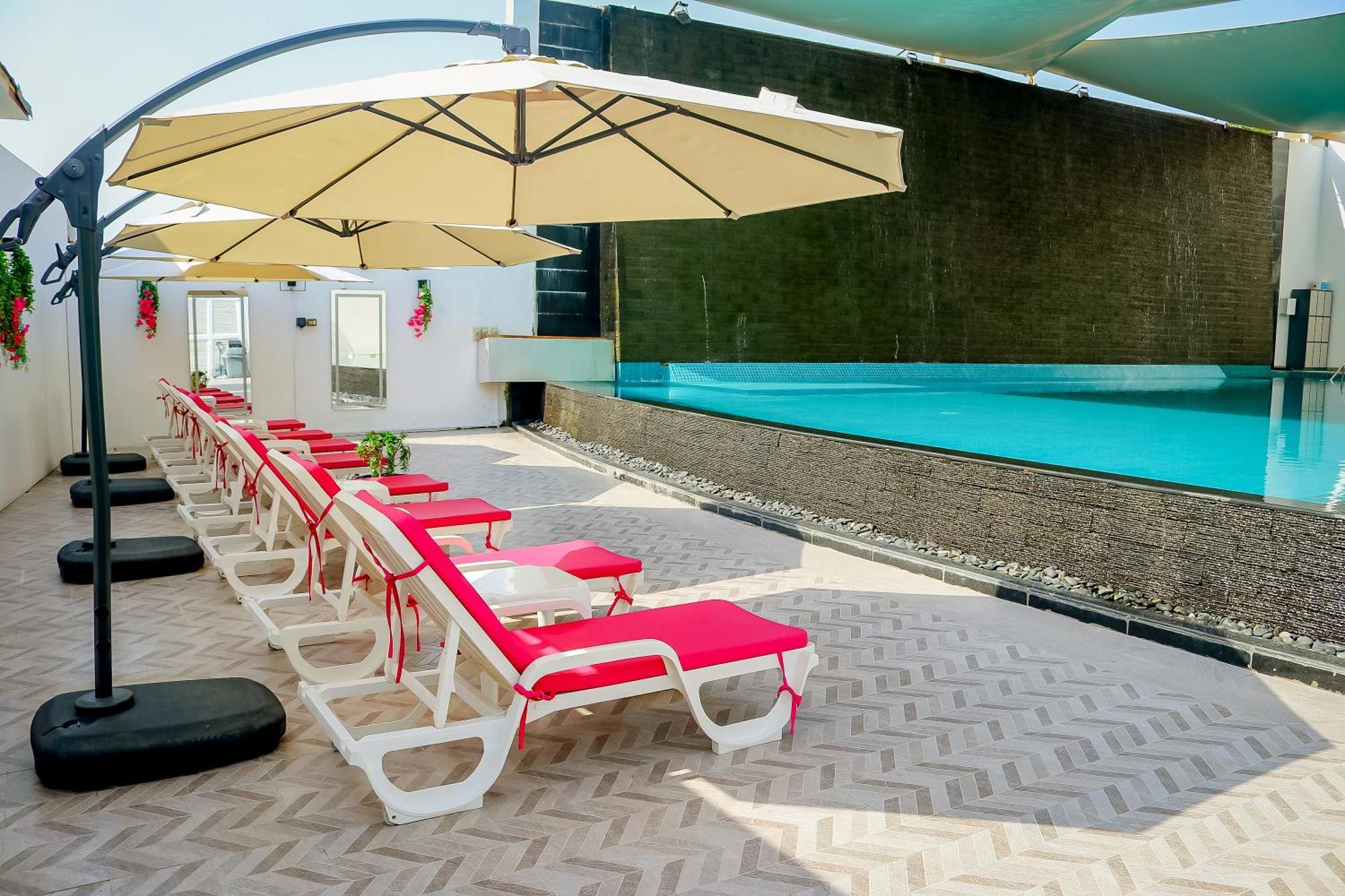 Lagoona Luxury And